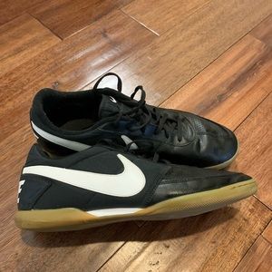 Nike Tiempo Indoor Soccer Men’s size 11